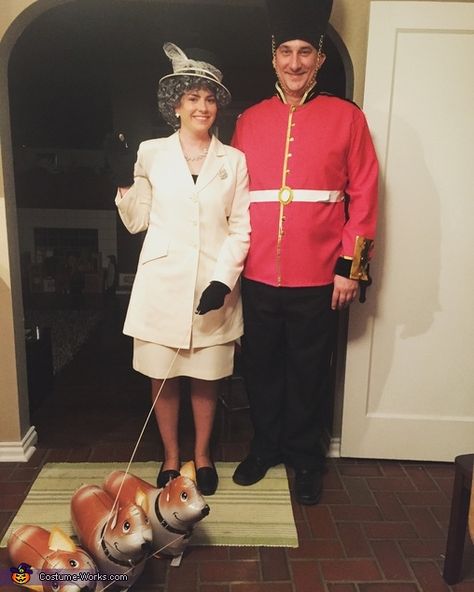 Katie: All hail the Queen!! 🇬🇧. Traditional Tea Party, England Costume, Corgi Costume, British Dress, Guard Costume, Queen Halloween Costumes, Royal Costume, British Costume, Queens Guard