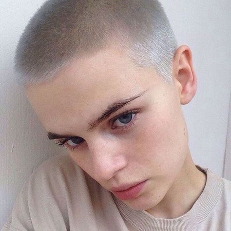 silver and awesomely short Buzz Cut Women, Androgynous Girls, Androgynous Women, Girls With Shaved Heads, Girls Short Haircuts, Let Your Hair Down, Shaved Head, Types Of Curls, Buzz Cut