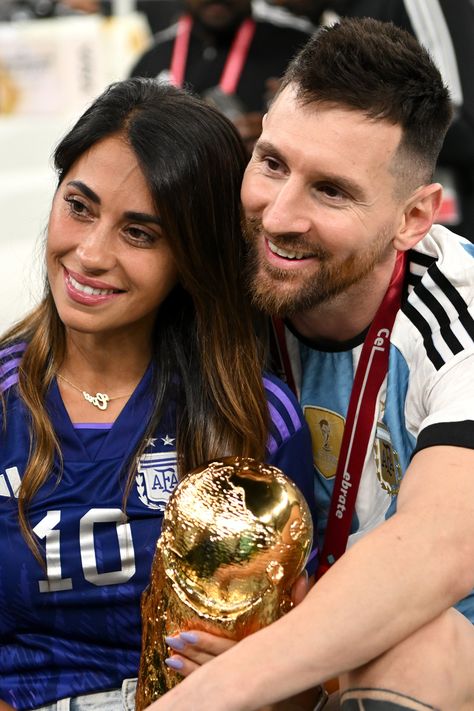 Lionel Messi's Family Celebrate His World Cup Win After the Game: "MY CHAMPION" Lionel Messi Wife, Messi And Wife, Antonella Messi, Sports Drawing, Wallpaper Sport, Lionel Messi Family, Aesthetic Sports, Messi World Cup, Sports Wallpaper