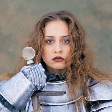 3000s on Instagram: "Fiona Apple in a suit of armor by Joe McNally, 1997   #JoeMcNally #fionaapple #90s #90ті #фіонаеппл" Fiona Apple In Armor, Joe Mcnally, Apple Costume, Fiona Apple, Knight In Shining Armor, Suit Of Armor, February 8, May 17, Dark Hair