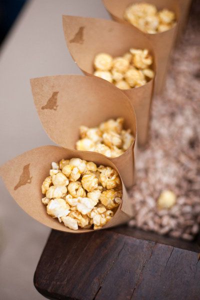 popcorn in brown paper cones Wedding Favours Shots, Popcorn Cones, Popcorn Wedding Favors, Food Wedding Favors, Popcorn Wedding, Vintage Wedding Favors, Santa Fe Wedding, Popcorn Party, Elegant Wedding Favors