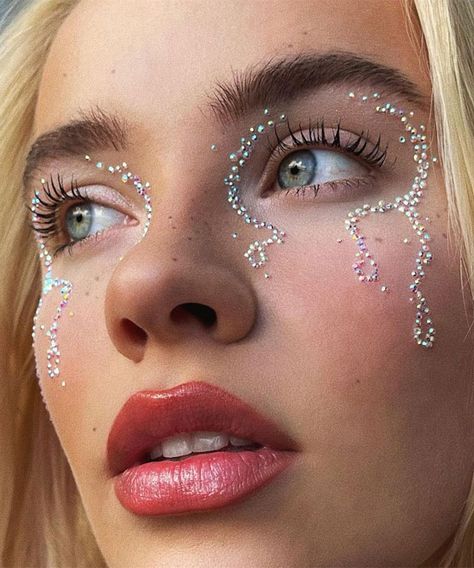 New Makeup Looks, Summer Makeup Trends, Natural Summer Makeup, Vibrant Makeup, Crystal Makeup, Rhinestone Makeup, Summer Makeup Looks, Hair Topper, Nude Makeup