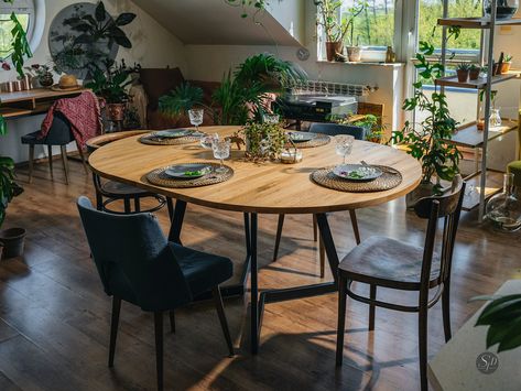 "Round extendable/non-extendable table made of solid oiled wood FJÄRIL BLACK. Oak table for the kitchen and dining room. Scandinavian style, Art Deco, Boho. Strong steel frame in matte black. A unique, practical, top-quality table from a respected company. ⌀100cm/ ⌀110cm/ ⌀120cm The FJÄRIL BLACK ( in Swedish, a butterfly)  extendable round dining table is made of a hand-oiled solid oak top and a robust, powder-coated steel frame. Our idea was to create an extremely lightweight Scandinavian table in its form and at the same time characterized by its solidity and great practicality. The possibility of quick unfolding of the table top is ideal for unexpected guests.  After all, an additional element can be placed under the tabletop in an invisible place. The table is perfect for the kitchen, Urban Jungle Living Room, Scandinavian Art Deco, Round Extendable Table, White Round Tables, Room Scandinavian, Scandinavian Table, Deco Boho, Art Deco Boho, Extending Table