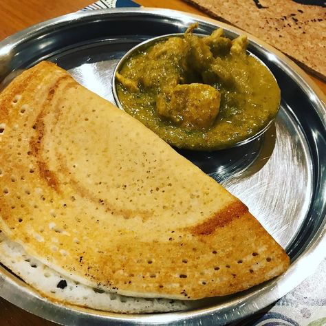 Quick weeknight supper: கள தச (kal dosai a softer spongier dosai perfect for mopping up curries) and chettinad pepper chicken curry. #MangiaBene #TalesFromNW #HomeMade Egg Dosa, Mutton Curry, Pepper Chicken, Chicken Gravy, Chicken Stuffed Peppers, Chicken Curry, Curries, Curry Chicken, Gravy