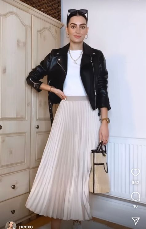 Pleated Long Skirt Outfit, Midi Pleated Skirt Outfit, White Pleated Skirt Outfit, Pleated Midi Skirt Outfit, Outfit Trabajo, Accordion Skirt, Pleated Skirt Outfit, White Pleated Skirt, Midi Skirt Outfit