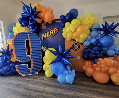 Nerf Themed Birthday Party Games, Nerf Party Backdrop, Boys Nerf Birthday Party, 7 Year Birthday Party Ideas Boy, Boys 10th Birthday Party Ideas, 6th Birthday Boy Theme, Nerf Party Decorations, Nerf Themed Birthday Party, Nerf Birthday Cake