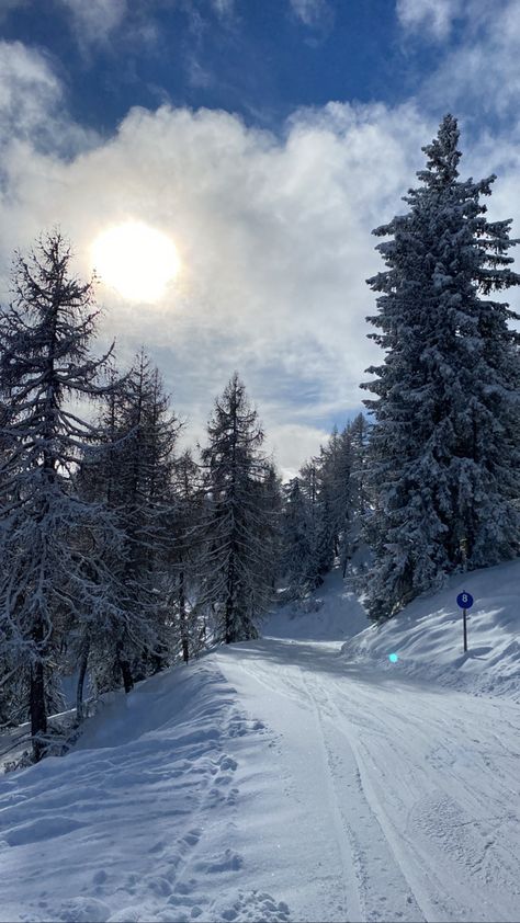 Austria Mountains Winter, Austria Skiing Aesthetic, Snowman Aesthetic, Aesthetic Snowflake, Europe Snow, Austria Vacation, Austria Snow, Austria Skiing, Ski Austria