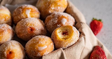 The Best Malasadas Recipe in Hawaii Malasadas Recipe, Hawaii Recipes, Hawaiian Foods, Hawaiian Recipes, Fried Donuts, Hawaii Food, Custard Filling, Hawaiian Food, Pastry Bag