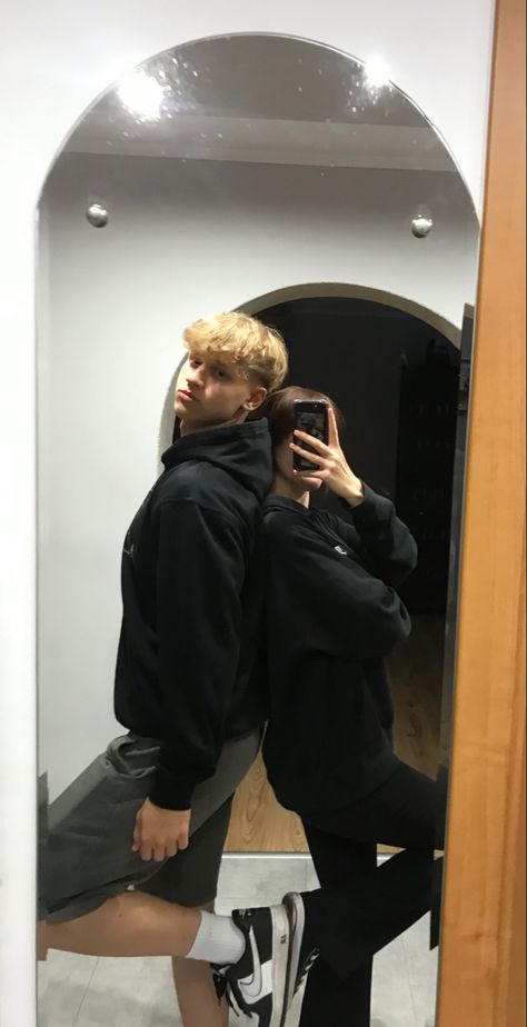 Couples mirror pose idea Couple Goal Mirror Pictures, Mirror Selfie With Bf, Simple Frock, Mirror Pose, Couples Pose, Relationship Pics, Swag Couples, Couple Poses Reference