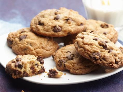 Go-To Chocolate Chip Cookies Healthy Chocolate Chip Cookies, Healthy Chocolate Chip, Healthy Cookie Recipes, Choc Chip Cookies, Chocolate Chip Oatmeal, Healthy Cookies, Eat Healthy, Cookies Recipes Chocolate Chip, Baklava