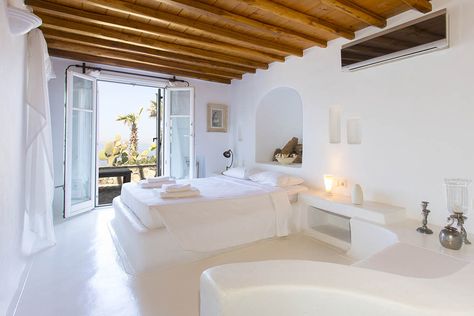 Greek Bedroom, Interior Design Mediterranean, Hotel Room Design Plan, Magical Mountain, Greek Decor, Bamboo House Design, Mediterranean Interior, Seaside House, Mykonos Island