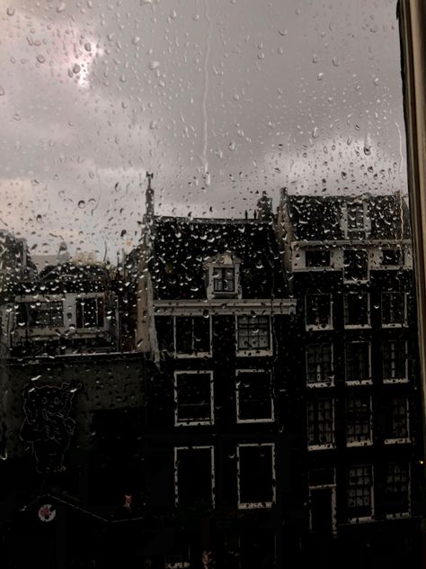 Amsterdam Rainy Day, Amsterdam Dark Aesthetic, Amsterdam Aesthetic Vintage, Quite Aesthetic, Rainy Amsterdam, Canal Amsterdam, Amsterdam Aesthetic, Rainy Window, British Aesthetic