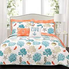 Dec Pillows, Beach Themed Bedroom, Feather Quilt, King Quilt Sets, Beach Bedding, Tropical Home Decor, Bedding Ideas, Lush Decor, Coastal Bedrooms