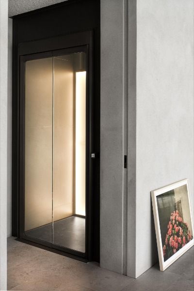 Platform lifts. Swedish manufacturer ARTICO shows how architects can integrate them into residential properties without them looking like an afterthought – but rather a serious design statement. Peaceful Interior, Stair Elevator, House Lift, Elevator Interior, Modern Industrial Design, Glass Lift, Elevator Design, Classic Villa, Small Modern Home