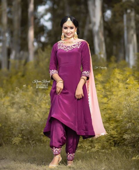 3,733 Likes, 9 Comments - punjabi suits (@patialashahisuits) on Instagram: “Follow my page @only.suit ✔️ @suit_patiala_shahi Follow admin @suit_patiala_shahi ....🌟🌟🌟🌟🌟…” Bridal Suits Punjabi, Latest Party Wear Suits, Punjabi Suits Party Wear, Patiala Suit Designs, Embroidery Suits Punjabi, Suits Punjabi, Designer Punjabi Suits, Punjabi Outfits, Indian Designer Suits