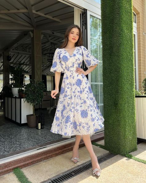 Classy Fashion Chic, Korean Fashion Women Dresses, Simple Frock Design, Simple Frocks, Gowns Dresses Elegant, Classy Prom Dresses, Fancy Dresses Long, Elegant Dresses Classy, Stylish Dresses For Girls