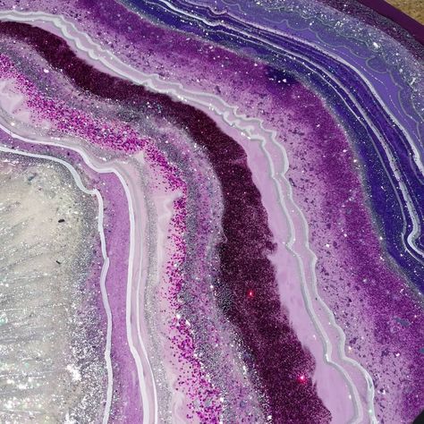 💜  #artbyloyal #resin #resinart #geode #painting #geodeart #geodepainting #crystals #musthave #wallart #artwork #epoxyresin #epoxy… Agate Painting, Agate Art, Bedroom Purple, Artsy Background, Resin Work, Resin Geode, Resin Art Painting, Geode Art, Hieronymus Bosch