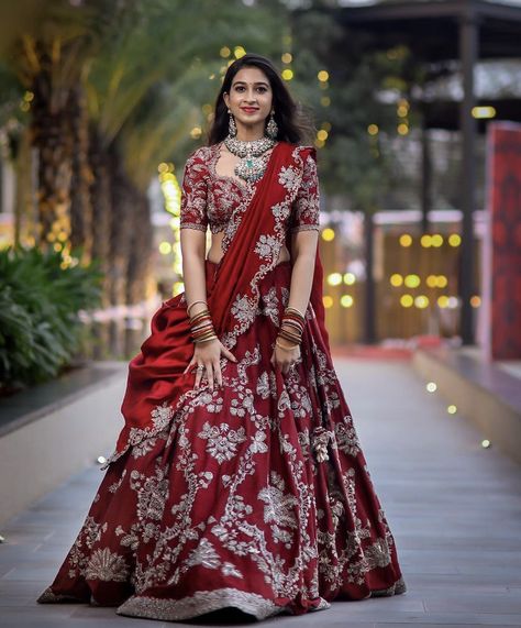 Benaras Lehenga, Maroon Bridal Lehenga, Reception Outfits, 500 Dollars, Lehenga Saree Design, Long Frock Designs, Latest Bridal Lehenga, Half Saree Lehenga, Long Gown Design