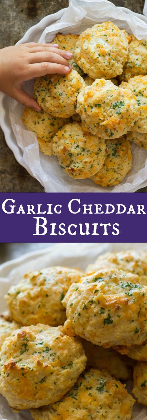 These Garlic Cheddar Biscuits are an easy and quick recipe plus they taste almost the same as Red Lobster's biscuits!! Savory Biscuits, Garlic Cheddar Biscuits, Red Lobster Biscuits, Garlic Cheddar, Cheddar Biscuits, Cheese Biscuits, Biscuits Easy, Red Lobster, Bread Recipes Homemade