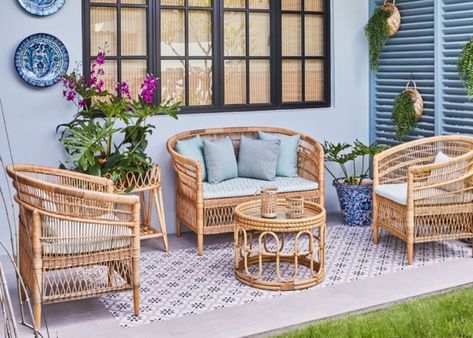 How To Make Rattan Furniture Look New? How To Fix Rattan Outdoor Furniture, Vintage Rattan Furniture, Outdoor Furniture Makeover, Asian Plants, Boho Balcony, Clever Closet, Cottage Core House, Old Wicker, Rattan Outdoor Furniture