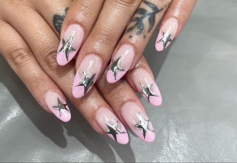 Pink And Silver Nail Designs, Chrome Star Nails, Pink Star Nails, White Oval Nails, Pink Oval Nails, Chrome Star, Pink Stiletto Nails, Trendy Manicure, Rock Nails