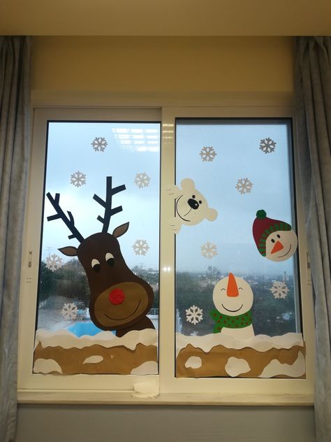 Classroom Window Decorations, Classroom Christmas Decorations, Christmas Window Painting, Front Yard Landscaping Australian, Christmas Window Display, Christmas Window Decorations, Christmas Arts And Crafts, Diy Christmas Decorations Easy, Christmas School