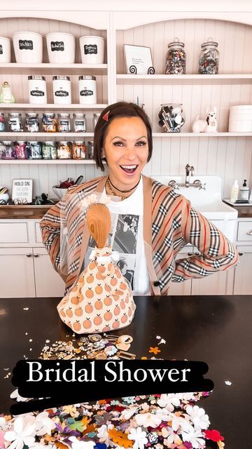 Emily Carriveau on Instagram: "Bridal shower gift idea… because one of you asked me how to wrap up an apron. You guys- I’m here for you🙌 side note- do we need longer tutorials?? LMK #giftideas #bridalshower #bridalgifts #hostessgifts #giftwrappingideas #emilycarriveau" Bridal Shower Wrapping Ideas, Bridal Shower Gift Wrapping, Bridal Shower Gift Wrapping Ideas, How To Wrap, Alternative Bridal, An Apron, Bridal Wrap, Bridal Shower Gift, Bridal Shower Gifts