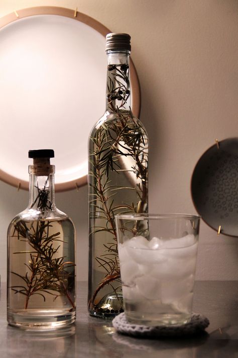 You can make homemade rosemary infused vodka in three days – a great option for easy last minute gifts. Infused Alcohol, Alabama Chanin, Infused Vodka, Alcohol Bottles, Holiday Cocktail Recipe, Holiday Cocktails, Wine And Spirits, Mixology, Cocktail Drinks