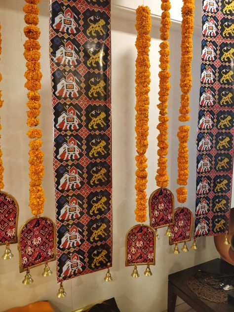 Patola Theme Wedding Decor, Diy Puja Decorations, Patola Toran, Indian Decoration Ideas, Indian Decor Diy, Puja Decoration, Puja Decor, Ganesh Chaturthi Decoration, Home Flower Decor