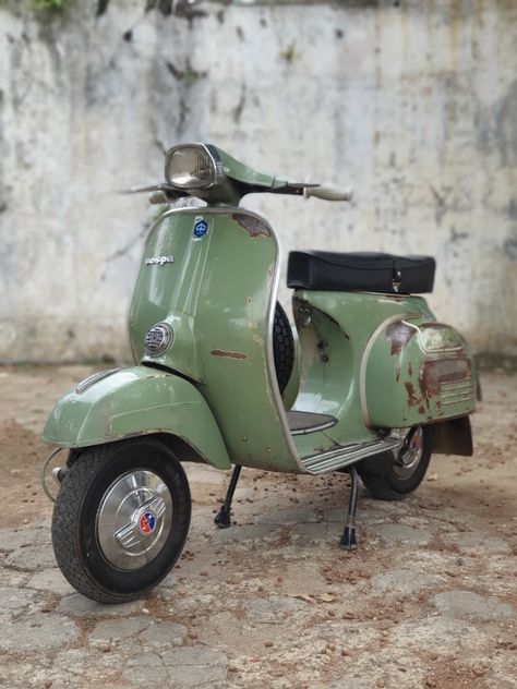 Vespa Super original patina style Vespa Photography, Vespa Sprint Veloce, Vespa Vintage Italy, Vespa Super, Vespa 150, Vespa Ape, Classic Vespa, Patina Style, Vespa Sprint