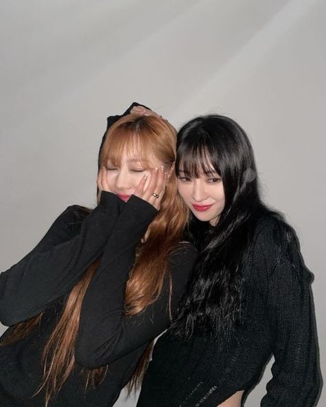 SUA of Dreamcatcher (@sualelbora) • Instagram photos and videos Sua Handong, Handong Dreamcatcher, Insomnia, Instagram Update, Kpop Girls, The Dreamers, Dream Catcher, My Girl, Fairy Tales