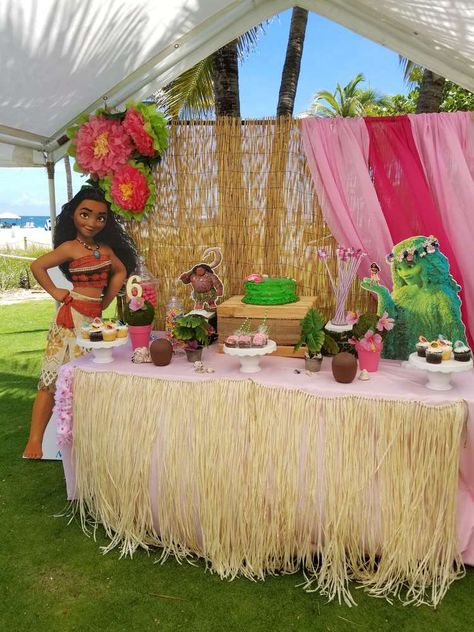 Pompano Beach Moana birthday party | CatchMyParty.com Moana Birthday Party Ideas, Moana Birthday Outfit, Festa Moana Baby, Moana Theme, Moana Themed Party, Party Outfit Ideas, Disney Birthday Party, Hawaiian Birthday Party, Moana Birthday Party