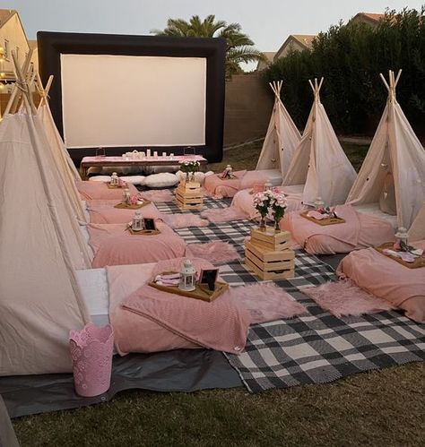 Mini Tents For Sleepovers, Camp Out Sleepover Party, Kids Sleep Over Ideas, Indoor Glamping Birthday Party, Cute Birthday Sleepover Ideas, Cute Sleepover Setup, Tent Ideas For Sleepovers, Sleepover Party Tents, Tent For Birthday Party