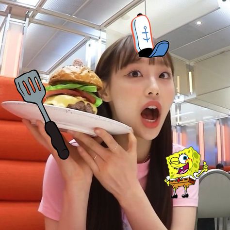 spongebob chuu from loona Spongebob Pfp, Not Aesthetic, Chuu Loona, Dara Kpop, Cute Poses, Pretty Selfies, Wallpaper Iphone Cute, My Only Love, Reaction Pictures