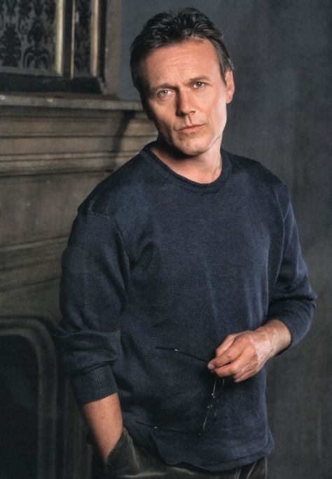 Always had a crush on Giles!  Looks like the Repo! set in the background.  Win Mark Of The Lion, Anthony Head, Nescafe Gold Blend, Television Advertising, Buffy Summers, British Men, British Actors, Buffy The Vampire Slayer, Vampire Slayer