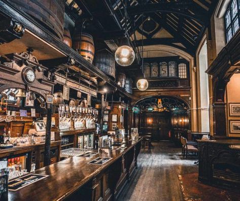 Cittie of Yorke: Enjoy a Pint in an 'Olde' London pub in Holborn, London, England London Pub Aesthetic, 1900 Aesthetic, Holborn London, Pub Interior, Bar In Casa, Pub Design, British Pub, Old Pub, London Pubs