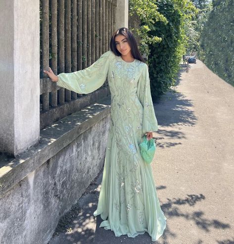 Muslim Prom Dress, Wedding Guest Dress Trends, Perfect Wedding Guest Dress, Modest Evening Dress, Spring Wedding Guest, Spring Wedding Guest Dress, Soiree Dress, Modest Dresses Casual, Elegant Dresses Classy