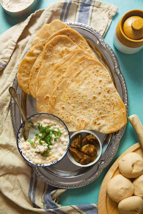 Triangle Plain Paratha With Yogurt & Pickle Paratha Photography, Plain Paratha, Indian Fast Food, Indian Cuisine Recipes, Delicious Food Image, Indian Food Photography, Paratha Recipe, Paratha Recipes, Indian Bread