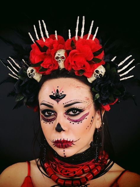 Day Of The Dead Headpiece Diy, Catrina Crown, Day Of The Dead Headpiece, Diy Hair Pieces, Head Peice, Day Of The Dead Diy, Skull Santa, Doll Makeover, Mexican Halloween