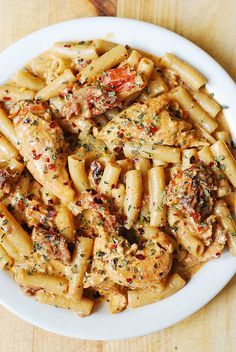 Sun Dried Tomato Chicken Wrap, Chicken Mozzarella Pasta, Chicken Mozzarella, Summer Pasta Recipes, Sundried Tomato Pasta, Mozzarella Pasta, Fall Meals, Creamy Pasta Sauce, Creamy Chicken Pasta