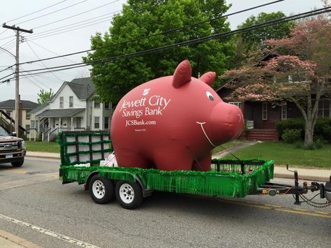 Adorable Piggy Bank Parade Float from Jewett City Savings Bank. Bank Parade Float Ideas, Christmas Floats, Parade Float Ideas, Christmas Parade Floats, Parade Ideas, Parade Float, Christmas Parade, Savings Bank, Piggy Bank