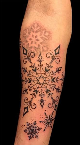 Snowflake Shoulder Tattoo, Snowflake Sleeve Tattoo, Snowflake Chest Tattoo, Winter Sleeve Tattoo, Winter Floral Tattoo, Winter Scene Tattoo, Snowy Tattoos, Arm Full Tattoo, Christmas Light Tattoo