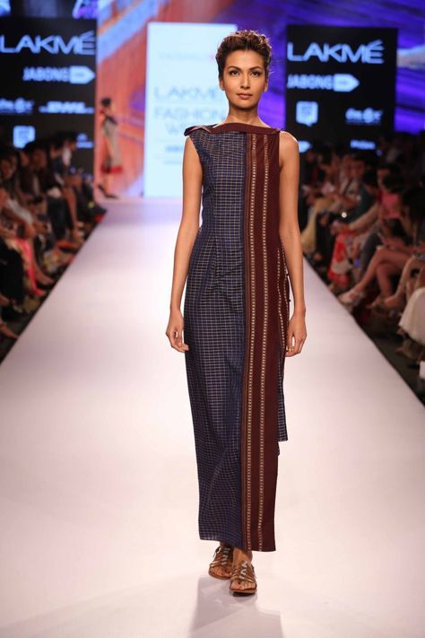 Lakme Fashion Week 2015, Tenun Ikat, Saree Blouse Neck Designs, Future Of Fashion, Sari Dress, Long Dress Design, Fashion Week 2015, Kurta Designs Women, Blue Checkered