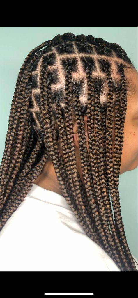 Knotless Braids With Under Color, Knotless Box Braids Brown And Black, Brown Box Braids Medium, Black And Brown Knotless Braids Mixed, Color 1b/30 Box Braids, Knotless Box Braids Medium Color Brown, Mixed Brown Knotless Braids, Brown Medium Knotless Braids, Medium Knot Less Braids