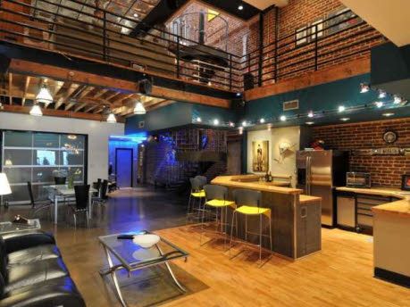 Amazing two-story loft in Atlanta - I should visit sometime. Interior Design Loft Style, Industrial Homes, 2 Bedroom Loft, Industrial Doors, Atlanta Condo, Warehouse Apartment, Industrial Lofts, Converted Warehouse, Loft Interior Design