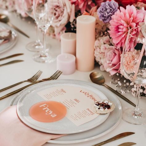 W O N D E R L A N D ☾ on Instagram: “I’m so excited for the collabs I have coming up! So much gorgeousness going down! . Throwing it back to this baby I dreamt up late last…” Acrylic Place Setting, Pink Napkin Place Setting, Beach Wedding Mood Board, Oasis Arrangements, Pink Tablescape, Pink Napkins, Wedding Tablescape, Tablescape Ideas, Modern Party