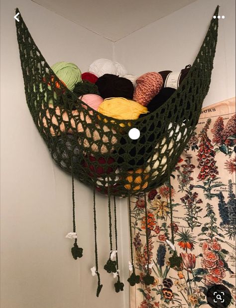 Yarn Bedroom Decor, Bedroom Crochet Ideas, Crochet Hat Rack, Crochet Room Aesthetic, Dark Academia Crochet Ideas, Wicca Bedroom, Witchy Crochet Ideas, Crochet Yarn Hammock, Crochet Dorm Decor