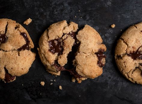 Stella Parks Brown Butter Chocolate Chip Cookies | Cook's Gazette Brown Butter Chocolate Chip, Brown Butter Chocolate Chip Cookies, Crunchy Cookies, Basic Recipes, Baking Sheets, Brown Butter, Cookie Jars, Yummy Recipes, Chocolate Cookie