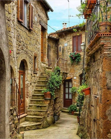 Pitigliano Italy, Italy Villages, Italy Architecture, Waterfall Pictures, Italy Street, Inspiring Pictures, Italian Street, Italy Landscape, Italian Village