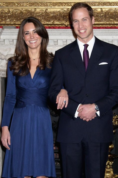 Before Finding Her Prince Charming, Kate Middleton Dated These 3 Other Men Kate Middleton Engagement Dress, Kate Middleton Engagement, Kate Middleton Birthday, Kate Middleton Stil, Issa Dresses, Kate Middleton Pregnant, Style Kate Middleton, Herzogin Von Cambridge, Prince William Et Kate